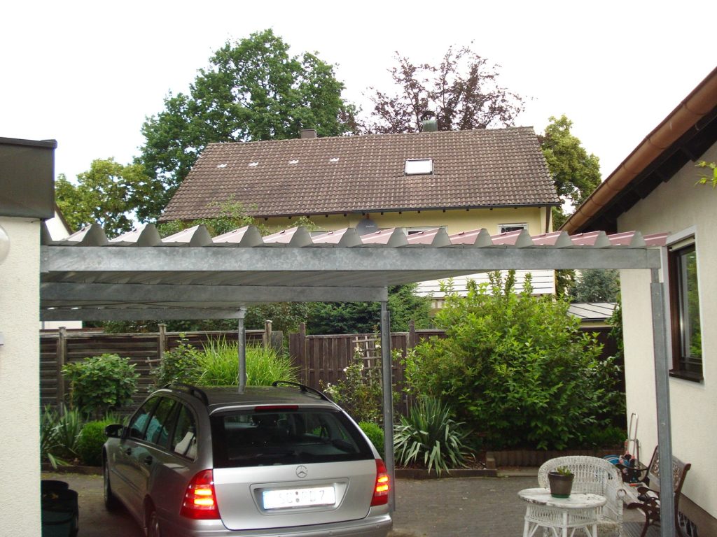 Freistehender Metall-Carport, gebaut von CHS Metallbau in Schwabach